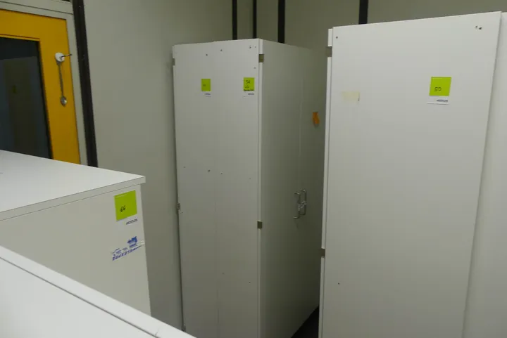 2x Schrank Maße in cm ca.: 90 x 30 x 200